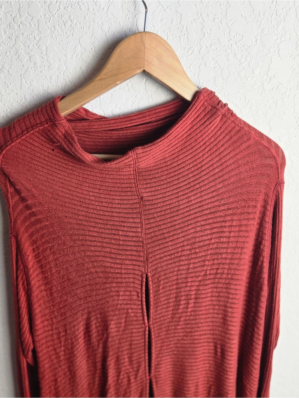 Free People We The Free Size M Lover Rib Split Back Thermal Rust Red Tunic Top - Picture 8 of 12